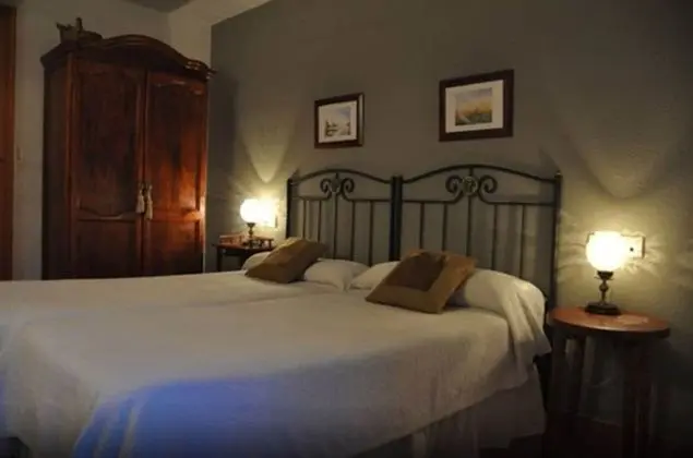 Tek Büyük veya İki Ayrı Yataklı Oda, Balkon, Nehir Manzaralı