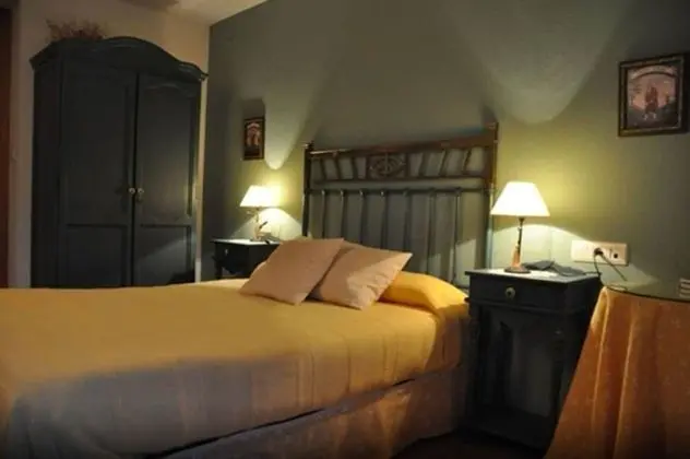 Tek Büyük veya İki Ayrı Yataklı Oda, Balkon, Nehir Manzaralı