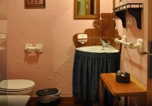 Tek Büyük veya İki Ayrı Yataklı Oda, Balkon, Nehir Manzaralı