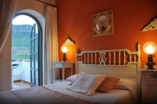 Tek Büyük veya İki Ayrı Yataklı Oda, Teras, Nehir Manzaralı