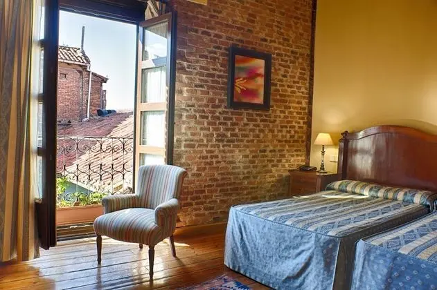 Tek Büyük veya İki Ayrı Yataklı Oda