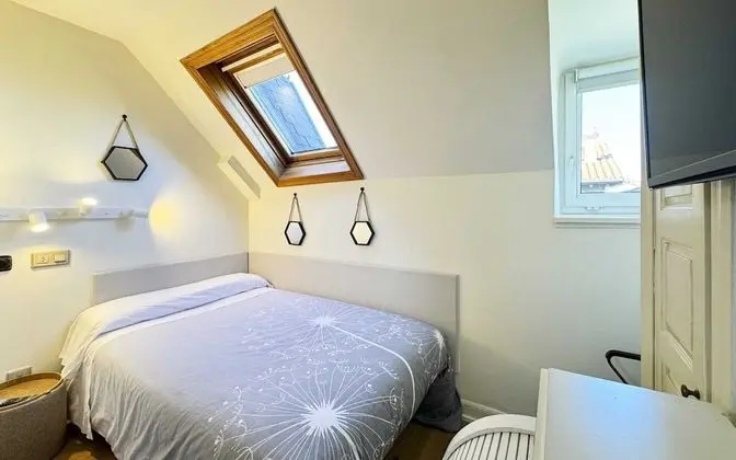 Design Büyük Yataklı Tek Kişilik Oda