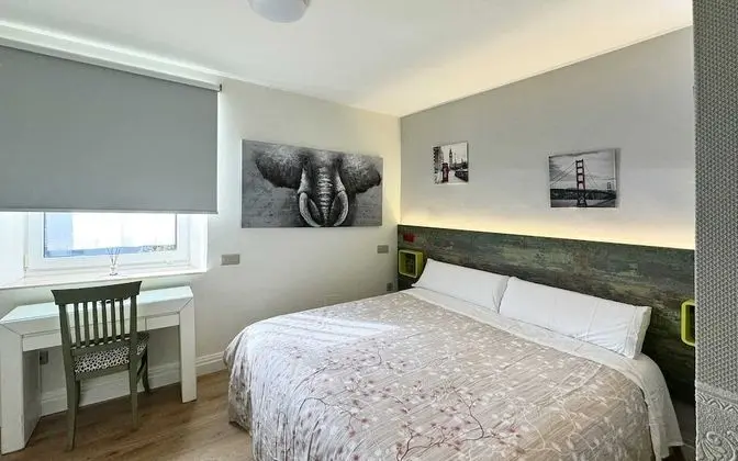 Design Tek Büyük veya İki Ayrı Yataklı Oda