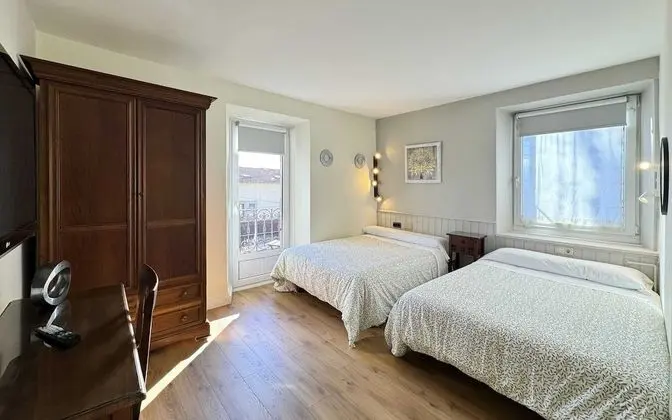 Design Tek Büyük veya İki Ayrı Yataklı Oda