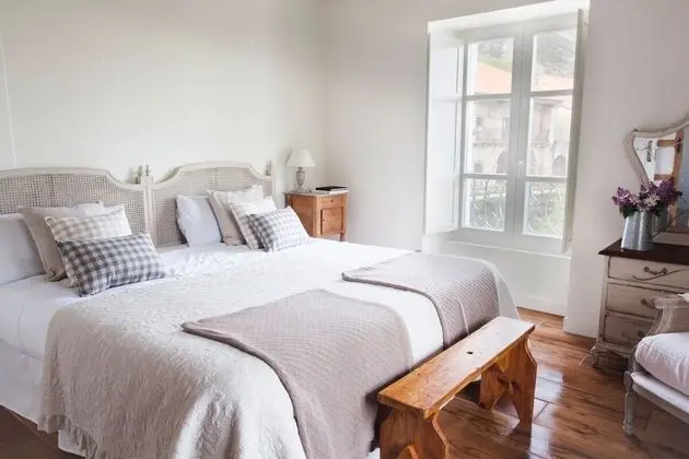 Tek Büyük veya İki Ayrı Yataklı Oda, Bahçe Manzaralı