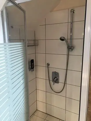 Tek Büyük Yataklı Oda, Ortak Banyo