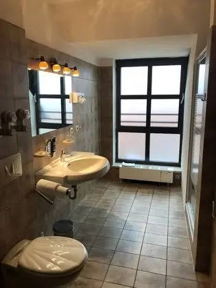 Tek Büyük Yataklı Oda, Ortak Banyo