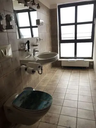 Tek Büyük Yataklı Oda, Ortak Banyo
