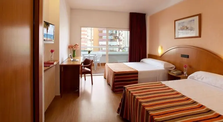 Tek Büyük Yataklı Oda, Teras, Şehir Manzaralı (2 Adults + 1 Child)