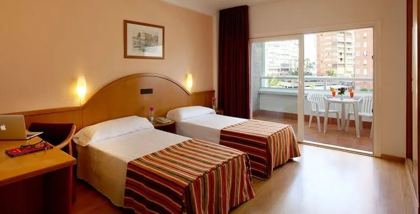 Tek Büyük Yataklı Oda, Teras, Şehir Manzaralı (2 Adults + 1 Child)