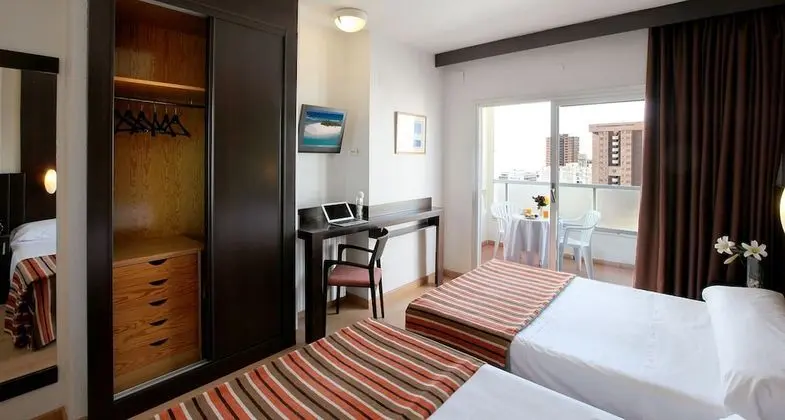 Tek Büyük Yataklı Oda, Teras, Şehir Manzaralı (2 Adults + 1 Child)