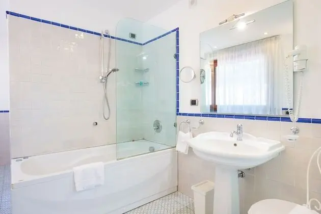 Standard Üç Kişilik Oda, Birden Çok Yatak, Bahçeli