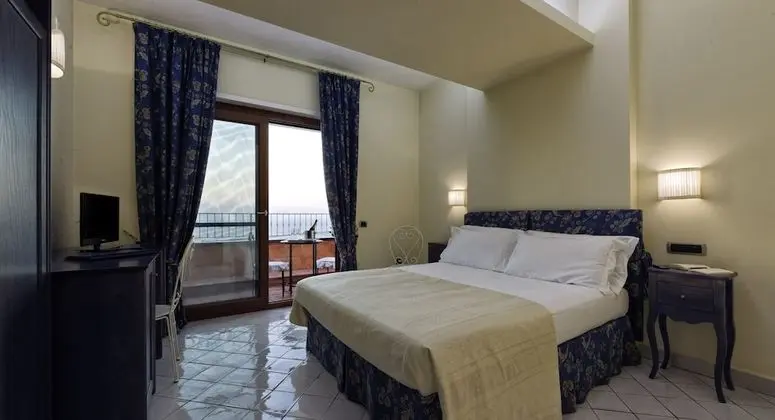 Superior Tek Büyük Yataklı Oda, Teras, Deniz Manzaralı