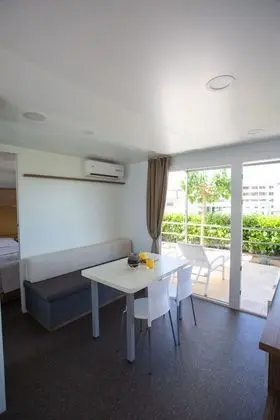 Basic Karavan, 2 Yatak Odası, Engellilere Uygun, Bahçe Manzaralı