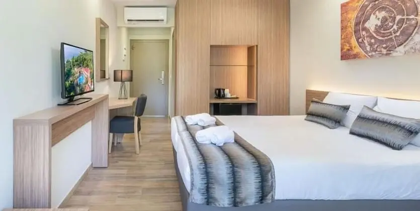 Superior Tek Büyük Yataklı Oda, Balkon, Bahçe Manzaralı
