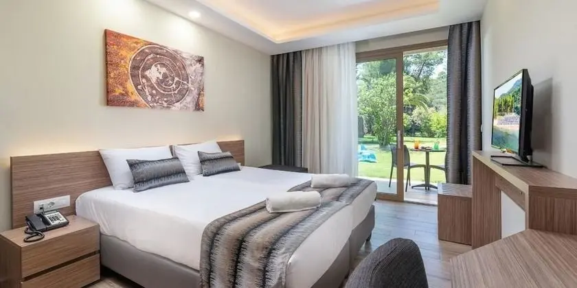 Superior Tek Büyük Yataklı Oda, Balkon, Bahçe Manzaralı