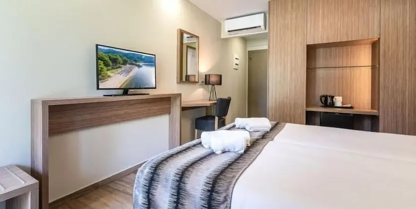 Superior Tek Büyük Yataklı Oda, Balkon, Bahçe Manzaralı