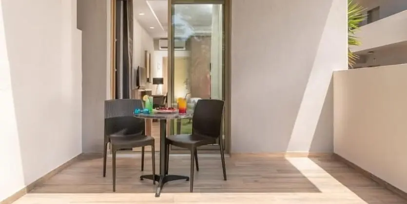Superior Tek Büyük Yataklı Oda, Balkon, Bahçe Manzaralı