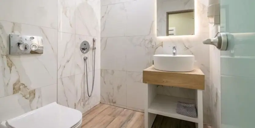 Superior Tek Büyük Yataklı Oda, Balkon, Bahçe Manzaralı