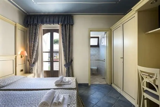 Classic Tek Büyük veya İki Ayrı Yataklı Oda