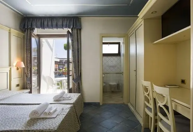 Classic Tek Büyük veya İki Ayrı Yataklı Oda