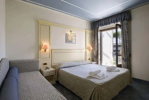 Classic Tek Büyük veya İki Ayrı Yataklı Oda