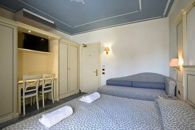 Classic Üç Kişilik Oda