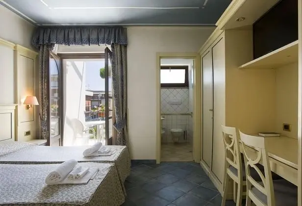 Classic Üç Kişilik Oda