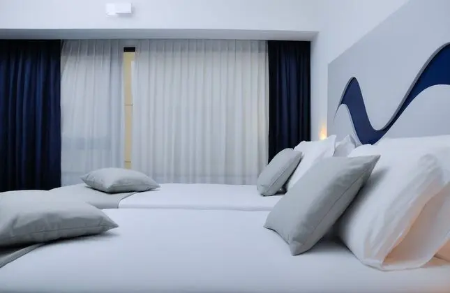 Standard Tek Büyük veya İki Ayrı Yataklı Oda, 1 Çift Kişilik veya 2 Tek Kişilik Yatak