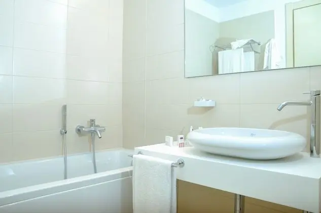 Standard Tek Büyük veya İki Ayrı Yataklı Oda, 1 Çift Kişilik veya 2 Tek Kişilik Yatak