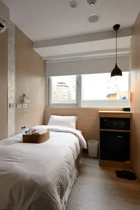Tek Kişilik Oda, Sadece kadınlar için, Ortak Banyo (with window)