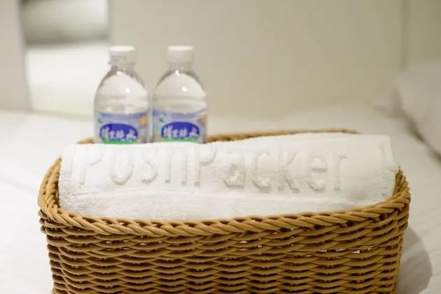 Tek Kişilik Oda, Sadece kadınlar için, Ortak Banyo (with window)