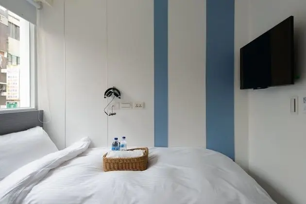 Tek Kişilik Oda, Sadece kadınlar için, Ortak Banyo (with window)