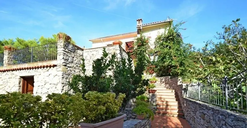 Villa, Sigara İçilebilir