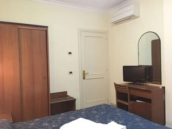 Standard Tek Büyük veya İki Ayrı Yataklı Oda, Özel Banyo