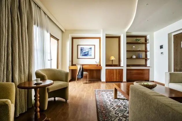 Suit Executive Sea View