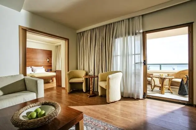 Suit Executive Sea View