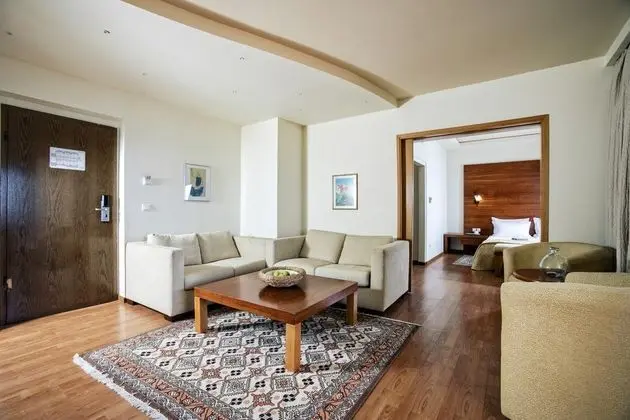 Suit Executive Sea View