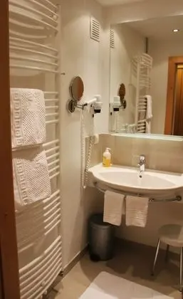 Standard Tek Büyük Yataklı Oda, Dağ Manzaralı