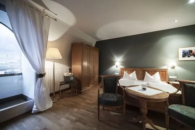 Classic Tek Büyük Yataklı Oda