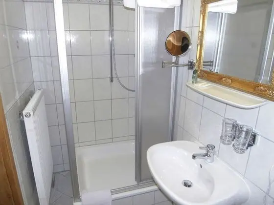 Büyük Yataklı Tek Kişilik Oda