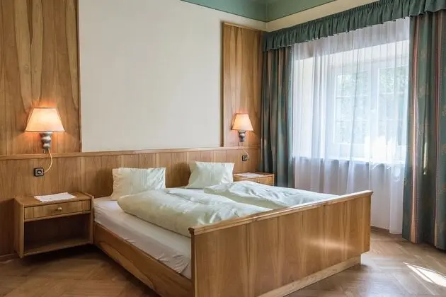 Basic Tek Büyük veya İki Ayrı Yataklı Oda