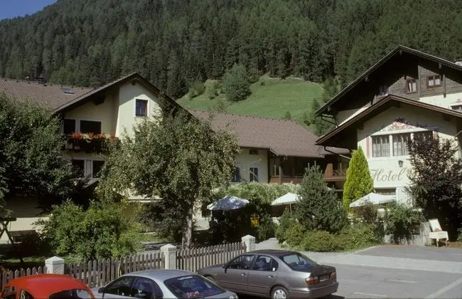 Basic Tek Büyük veya İki Ayrı Yataklı Oda