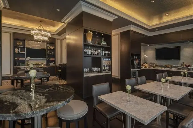 Oda, 1 En Büyük (King) Boy Yatak, Engellilere Uygun (Concierge)