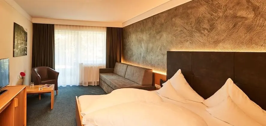 Tek Büyük Yataklı Oda, Balkon, Dağ Manzaralı