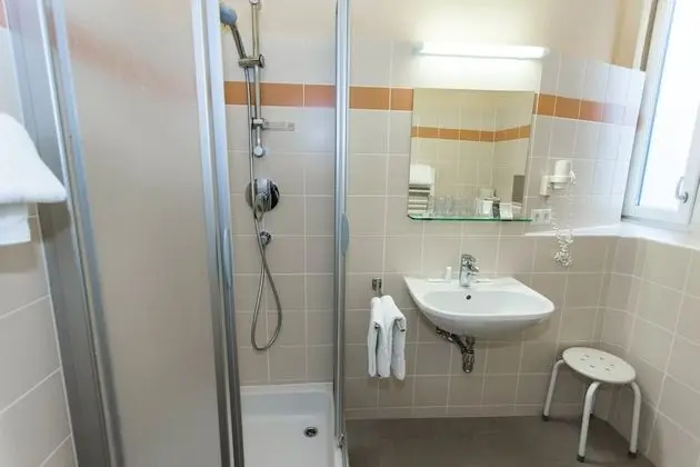 Basic Tek Büyük Yataklı Oda