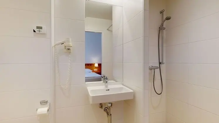 Basic Tek Büyük Yataklı Oda