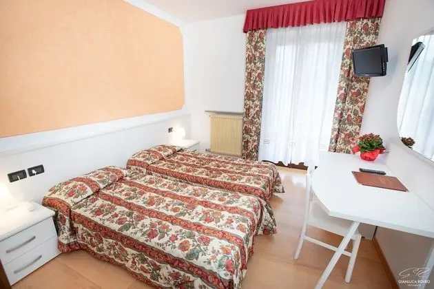 Classic Tek Büyük veya İki Ayrı Yataklı Oda