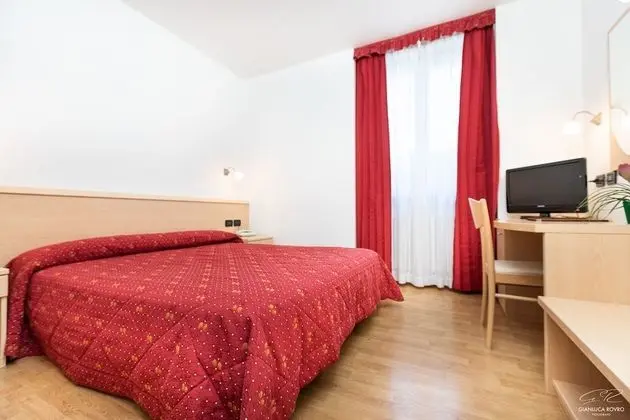 Comfort Tek Büyük veya İki Ayrı Yataklı Oda