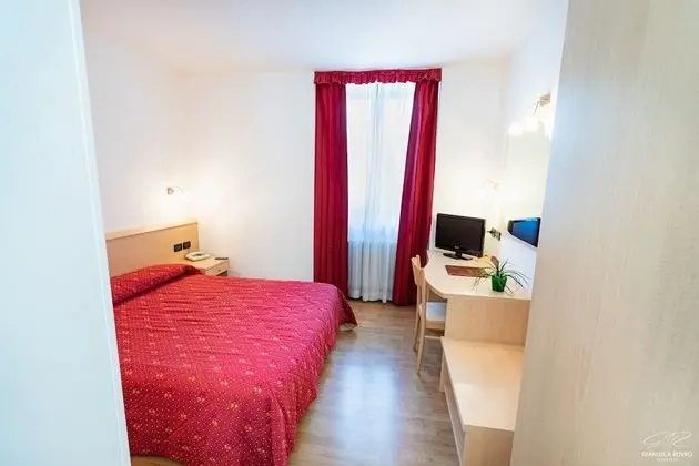 Comfort Tek Büyük veya İki Ayrı Yataklı Oda